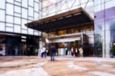 购物中心入口的模糊背景在中国上海