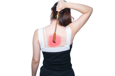 皮肤瘙痒荨麻疹难受难耐抓痕挠痒痒皮肤病皮肤炎概念