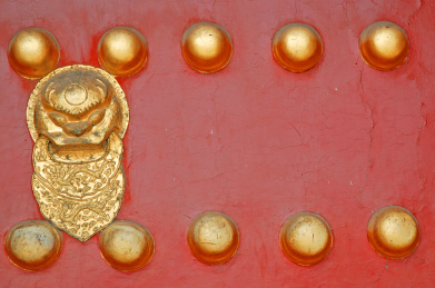 北京紫禁城皇宫朱门铺首衔环 