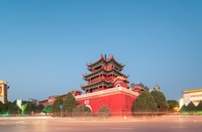 中国宁夏回族自治区中卫市鼓楼古建筑夜景
