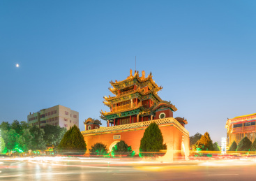 中国宁夏回族自治区中卫市鼓楼古建筑夜景