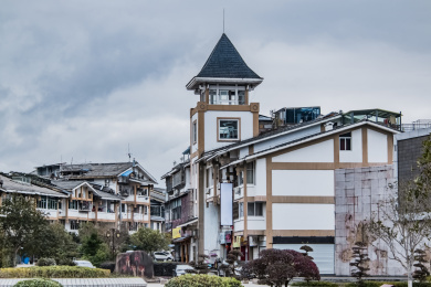 中国福建省武夷山市城区高楼建筑景观