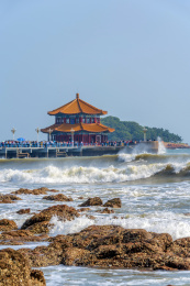 中国山东省青岛市标志性建筑栈桥