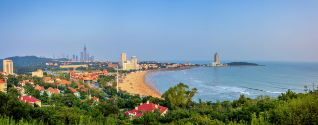 航拍青岛城市海岸线风光全景