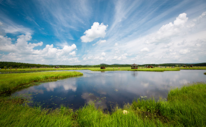 中国河北省承德市七星湖湿地湖中亭风光