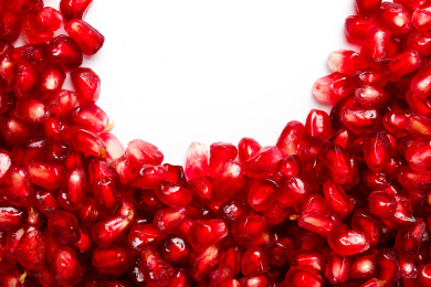 白底上的甜石榴果粒背景素材