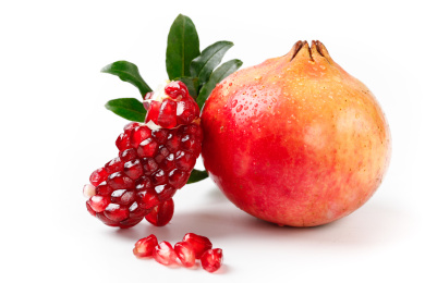 白底上的一个红石榴和红石榴果肉