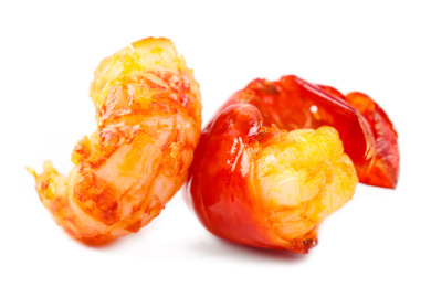 白底上的虾肉和虾尾
