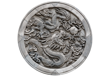 白底上圆形中国龙造型砖雕