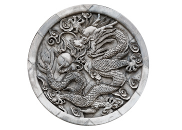 白底背景上圆形灰色龙造型砖雕