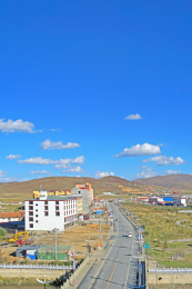 四川阿坝若尔盖县城及穿过县城的g213兰磨线川朗公路