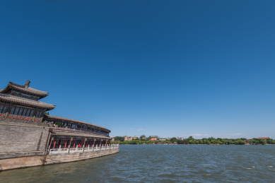 中国北京北海公园的北海白塔