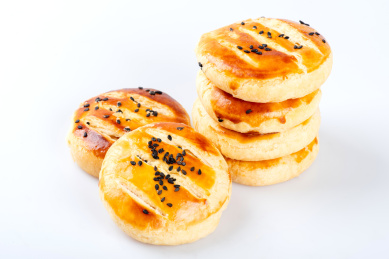 白底有食欲的香甜糕点老婆饼