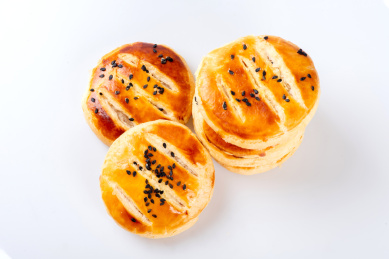 白底有食欲的香甜糕点老婆饼
