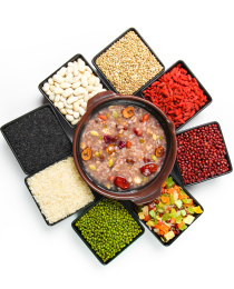 白底上的腊八粥食材