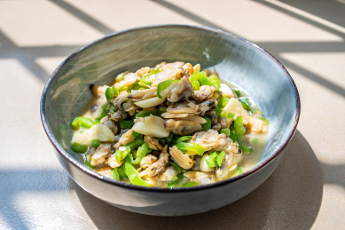 中国美食家常菜青椒炒花甲肉