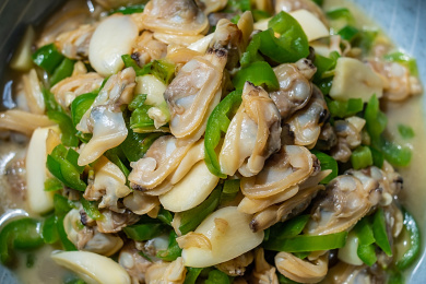 中国美食家常菜青椒炒花甲肉特写