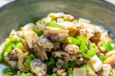 中国美食家常菜青椒炒花甲肉特写