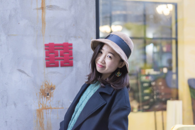 秋天在北京798艺术区玩的中国美女