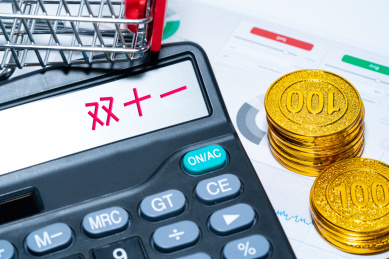 计算器购物车金币堆叠微距摄影金融经济双十一购买购清空购物车概念