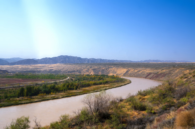宁夏沙坡头国家级自然保护区黄河区高角度俯瞰黄河湾