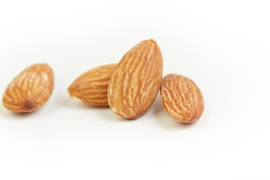 一堆美味的桃仁