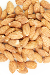 一堆美味的桃仁