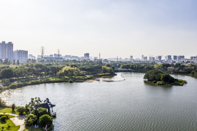 航拍中国广东省广州市海珠湖风光