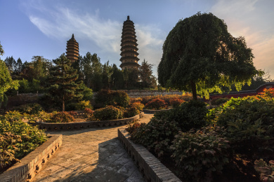 中国山西太原市郝庄双塔寺(永祚寺)风光