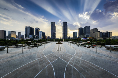 中国河南省郑州市郑东新区高铁站广场