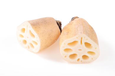 白色背景上的新鲜蔬菜莲藕