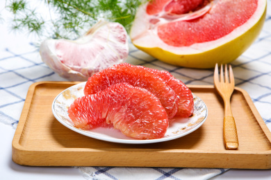 新鲜水果富含维生素的红肉柚子