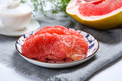 甜美多汁的新鲜水果红肉蜜柚子