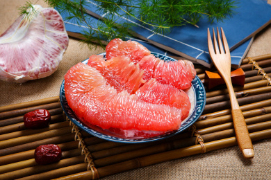 新鲜多汁的水果福建琯溪红心柚子