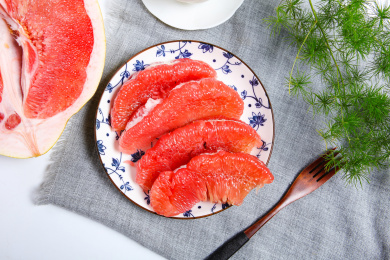 新鲜多汁的水果福建琯溪红心柚子