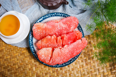 甜美多汁的新鲜水果红肉蜜柚子