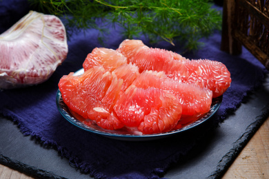 新鲜多汁的水果福建琯溪红心柚子