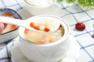 特色传统美食枸杞酒糟小汤圆