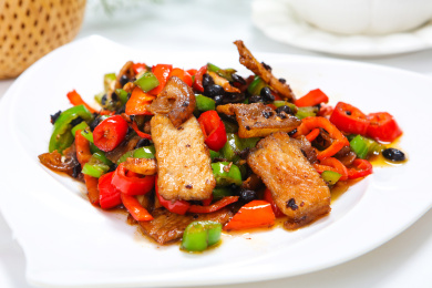传统美味川菜尖椒豆豉爆炒盐煎肉