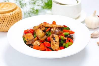 传统美味川菜尖椒豆豉爆炒盐煎肉