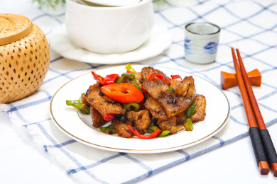 青辣椒红辣椒豆豉爆炒五花肉盐煎肉