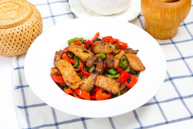 青辣椒红辣椒豆豉爆炒五花肉盐煎肉
