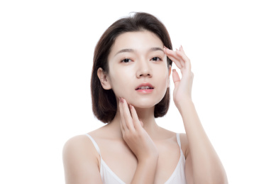 棚拍白背景年轻亚洲女性美容