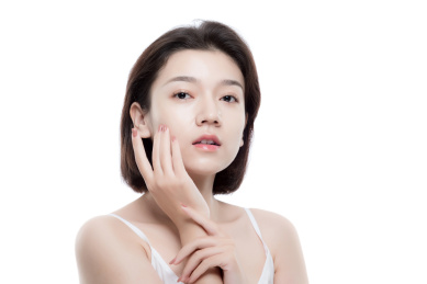 棚拍白背景年轻亚洲女性美容