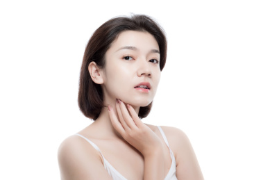 棚拍白背景年轻亚洲女性美容