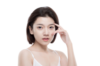 棚拍白背景年轻亚洲女性美容