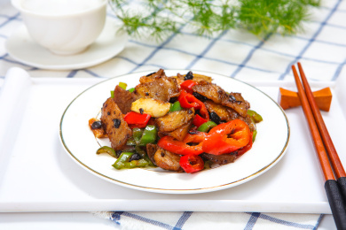 传统美味川菜尖椒豆豉爆炒盐煎肉