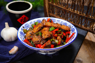 传统美味川菜尖椒豆豉爆炒盐煎肉