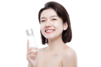 棚拍白背景年轻亚洲女性美容