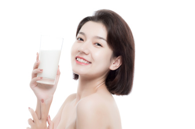 棚拍白背景年轻亚洲女性美容